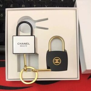 NWB (Sealed) 🖤CHANEL VIP GIFT Black & Gold Key & key Holder/ bag Charm